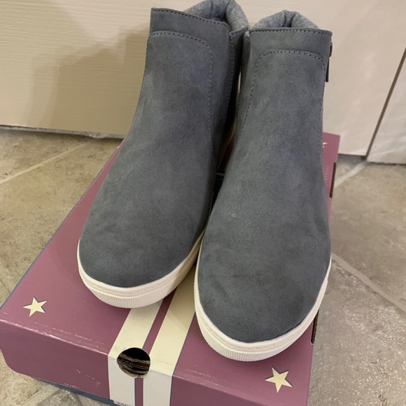 Austin trading co. gray boot - Picture 2 of 7